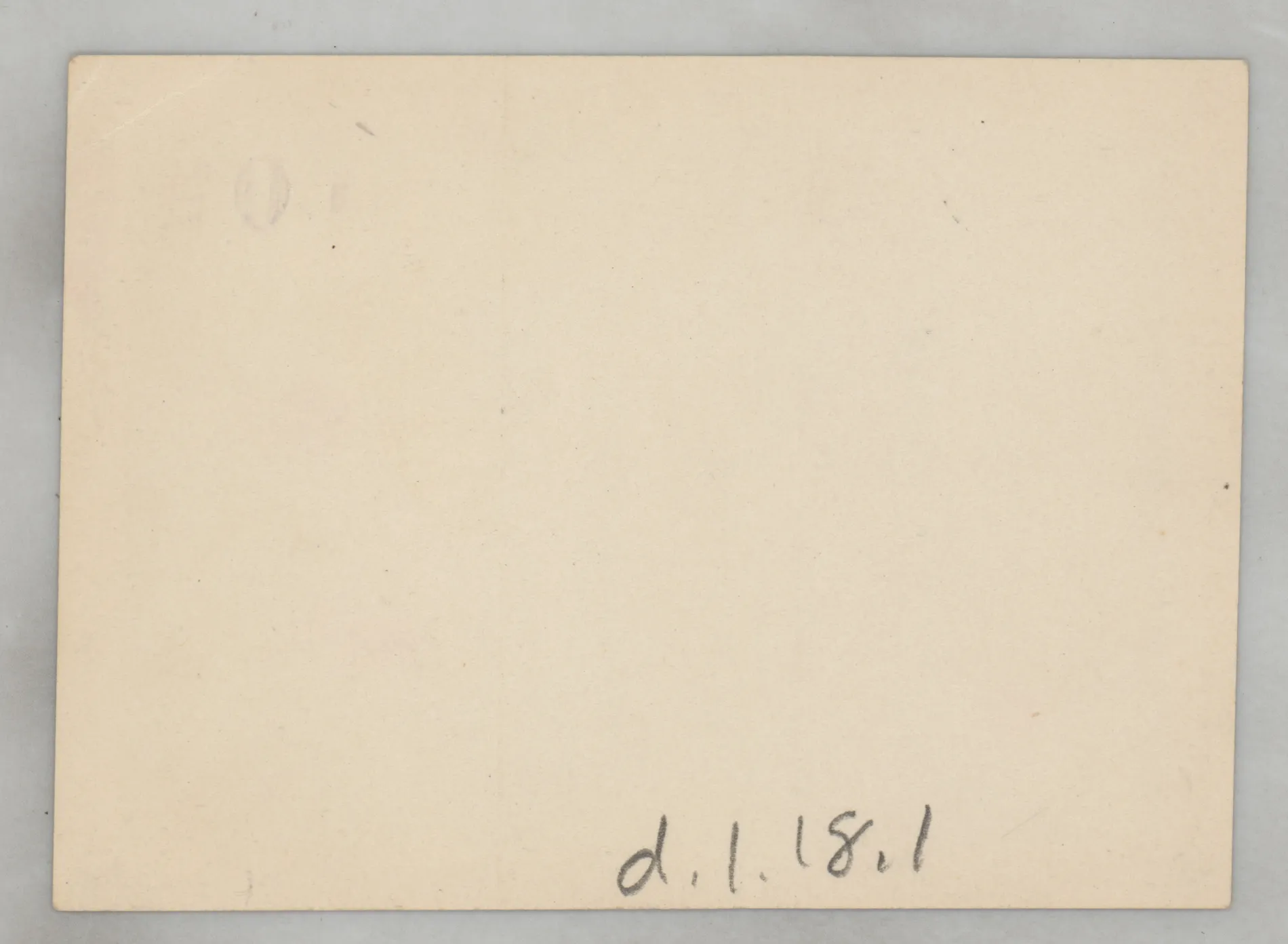 Verso: [Group of McKinstrys and Swanns next to a cabin]