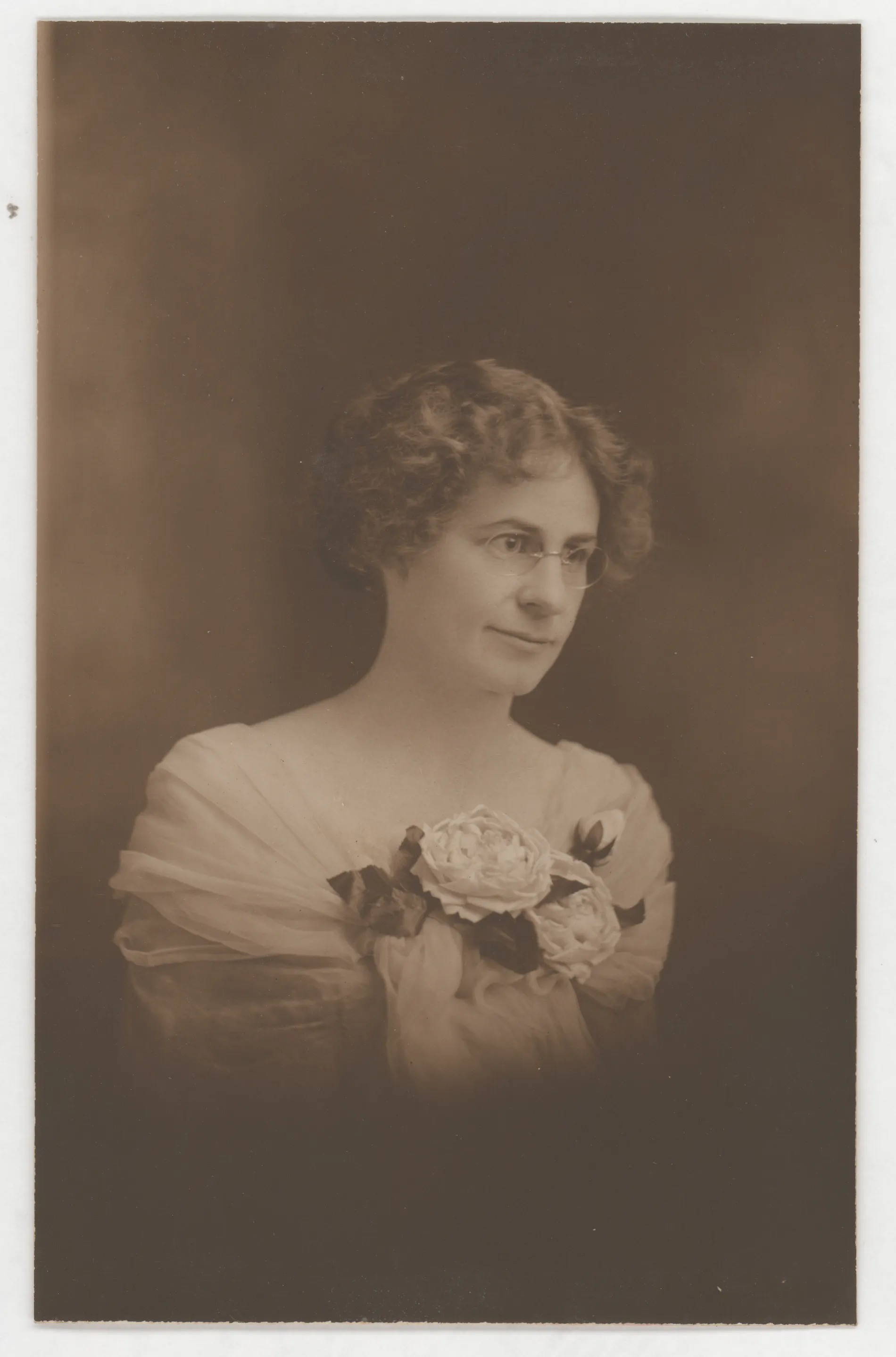 This photograph depicts Eva Swann around the time she married her first husband, Elza Powell.