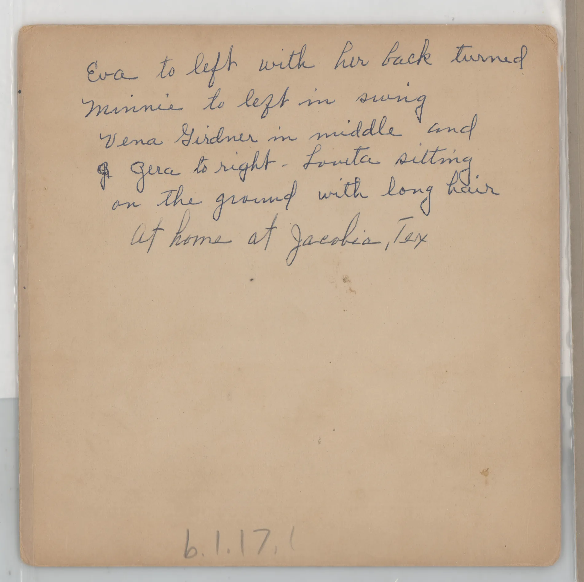 Verso: [Swann and Girdner children in yard at Jacobia]
