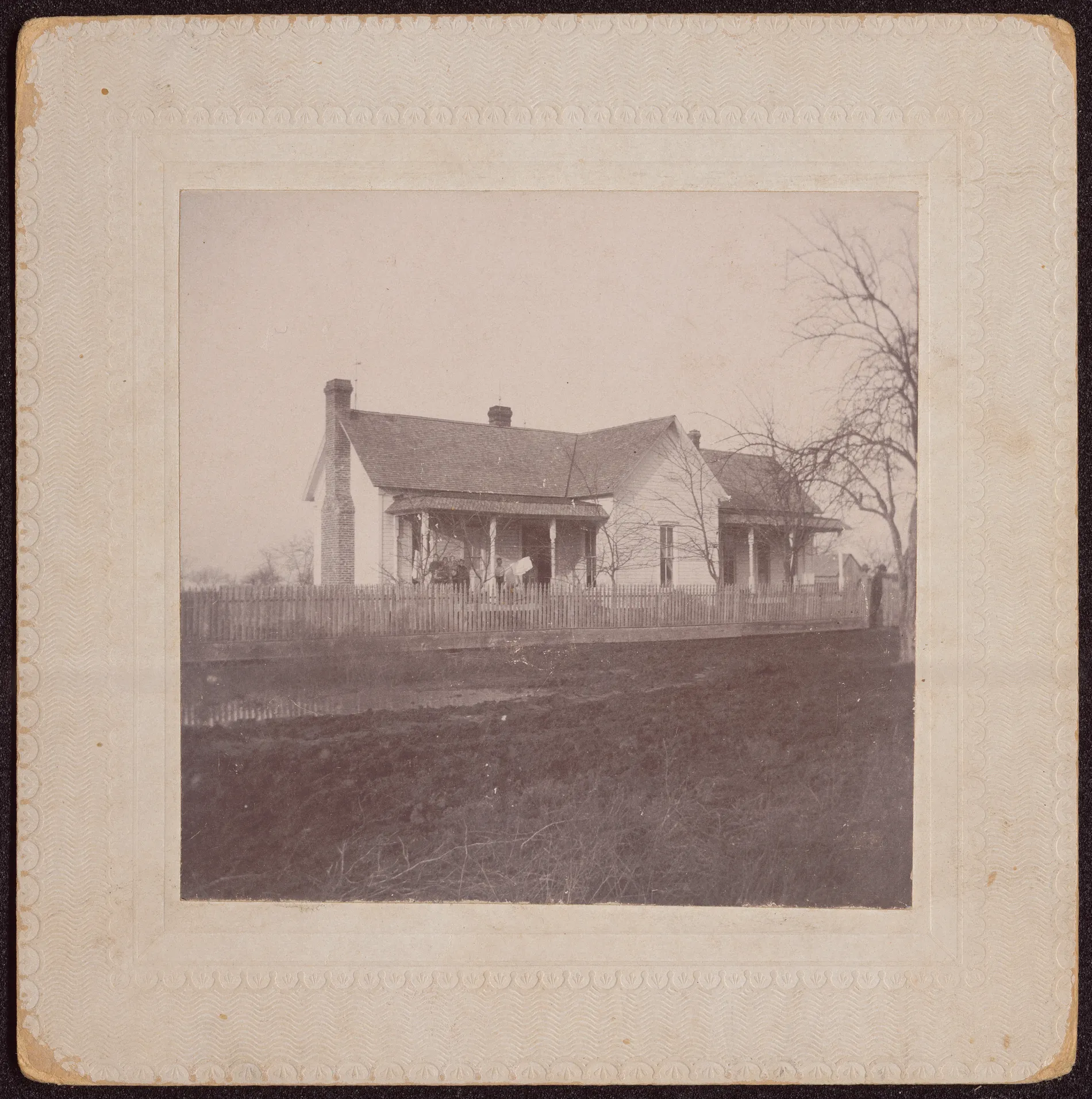 This photograph depicts the childhood home of Eva, Minnie, and Loveta Swann in Jacobia, Texas. There are several children on the porch, but none can be positively identified.