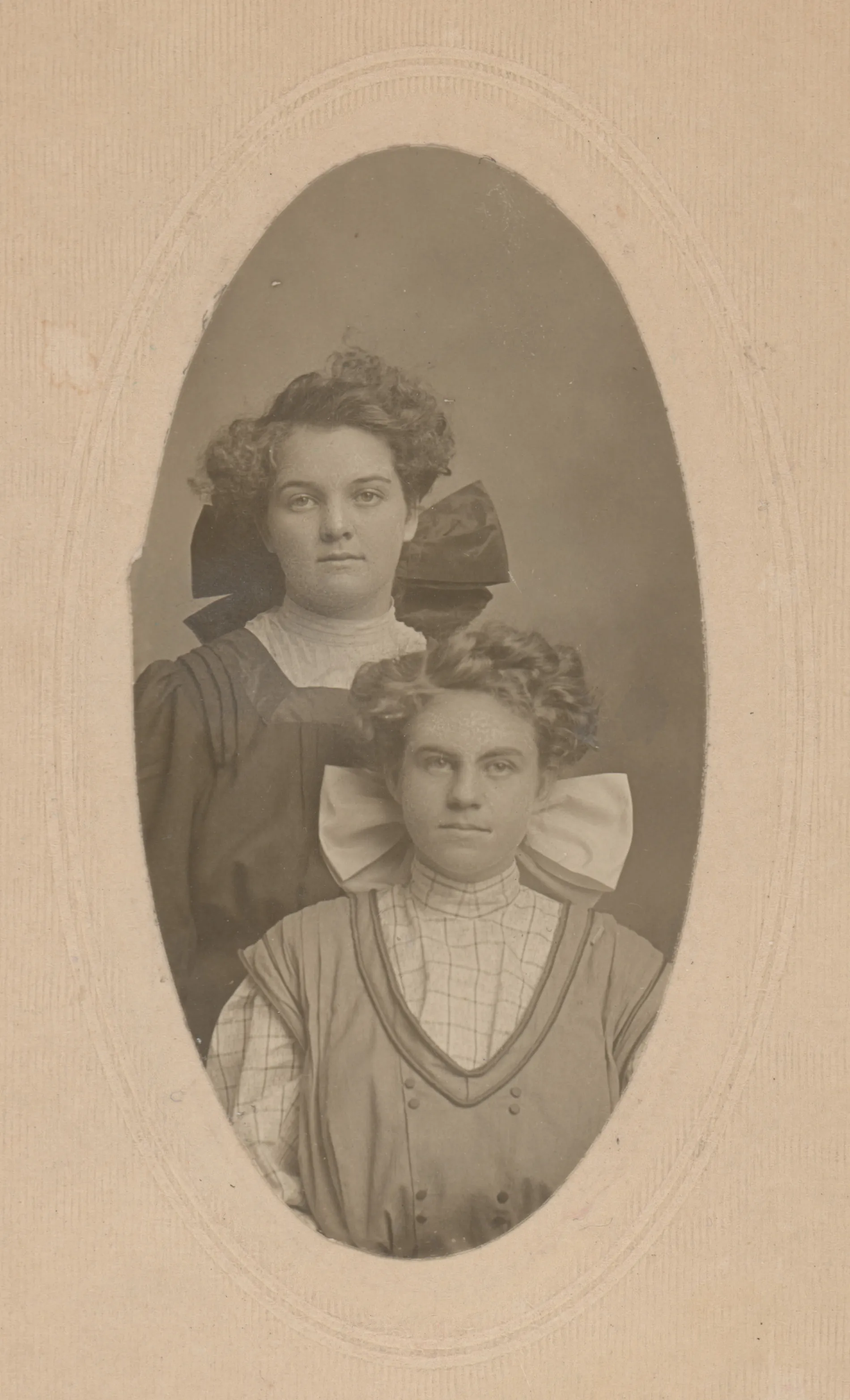 This is a portrait-style mounted photograph of Loveta and Mable Swann taken around 1910.