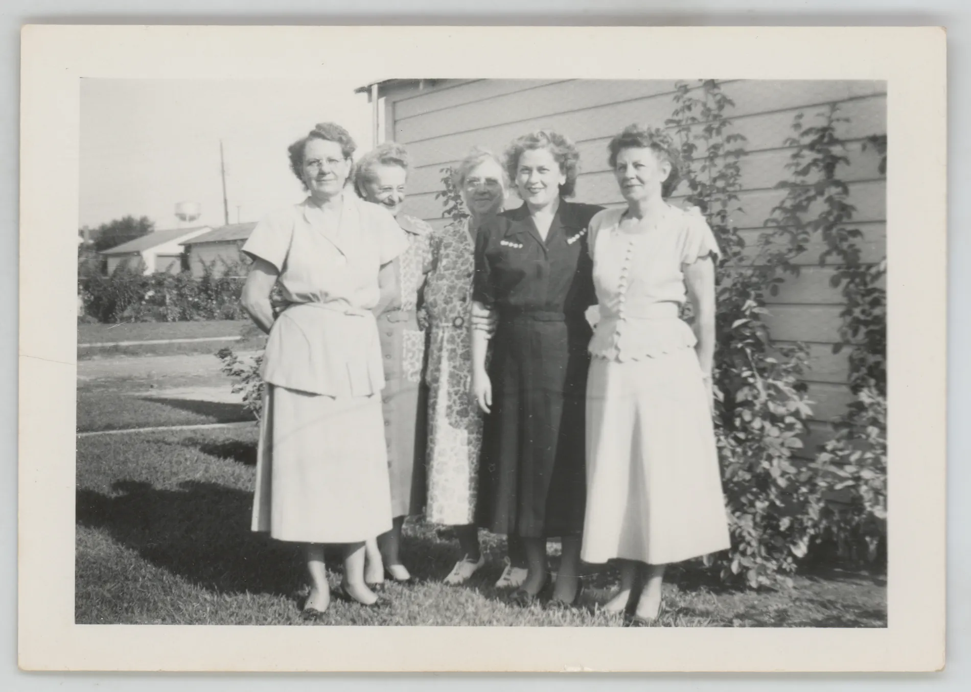 This is a photograph of Minnie McKinstry Swann, Loveta McKinstry Swann, Eva Major Zirkle, Eva West, and Mrs. Major. This photo was taken at the home of Eva and Glenn Zirkle.